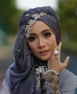 woman wearing scarf