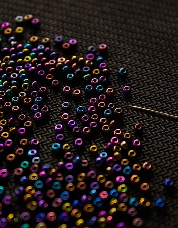 Solid_Large_bead_ball_necklace_glass beads_Zulu