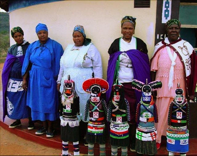 Zulu dollmakers from Siyazama.jpg